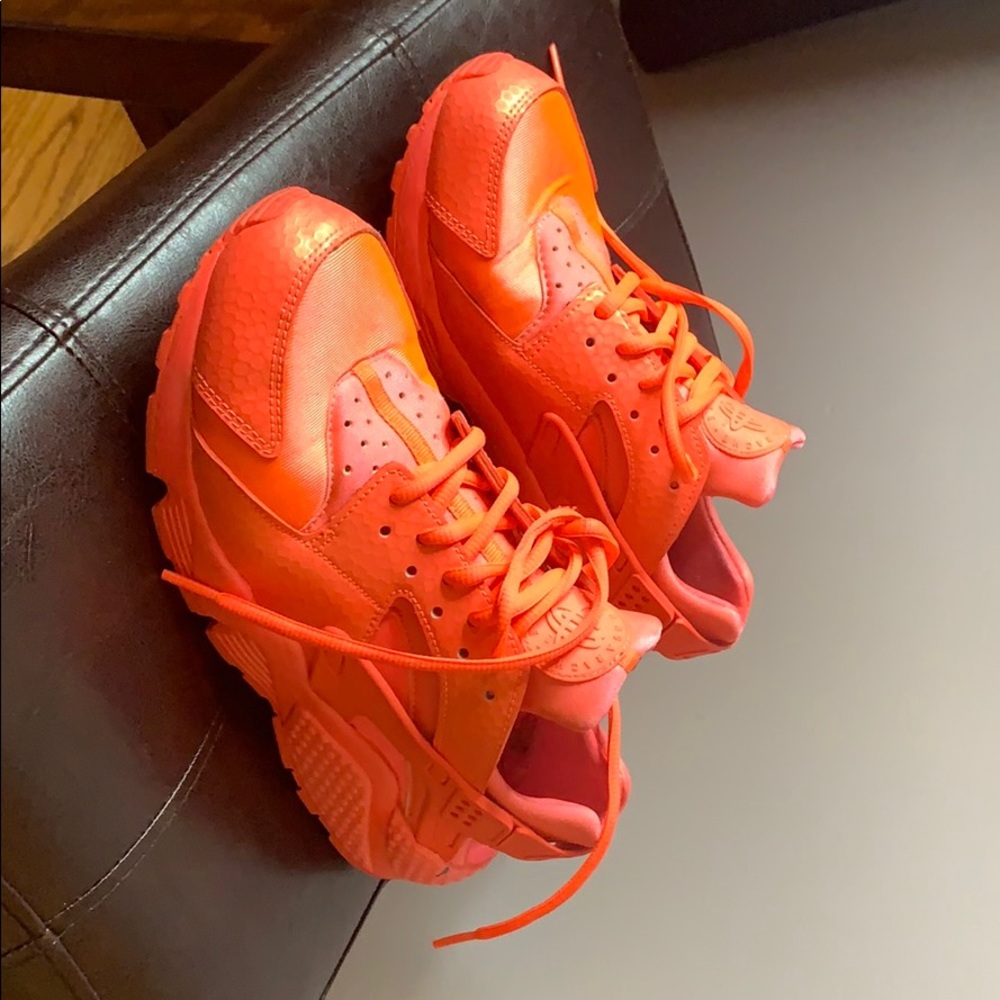 Nike - Picture 2 of 6